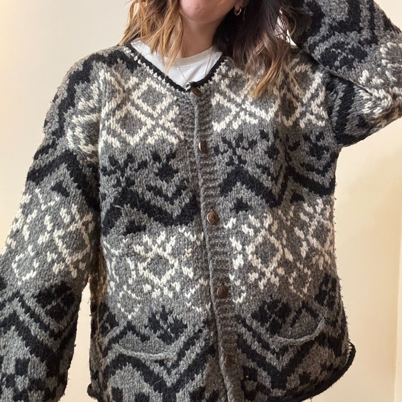 🎱 Vintage ONE OF A KIND handmade in Ecuador wool cardigan - Picture 2 of 8